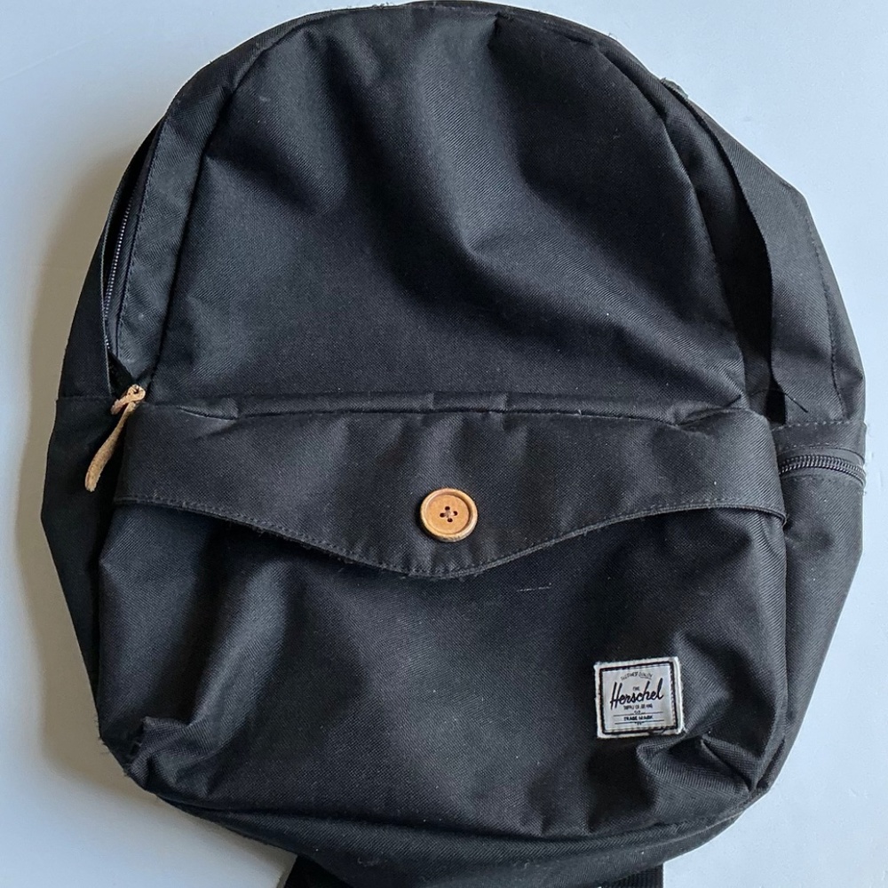Herschel solid black back pack - Picture 2 of 7